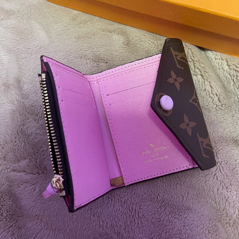 Adorable Wallet’ - Picture 2 of 3